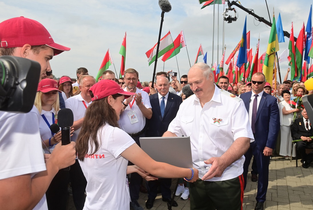 241248,51 Лукашенко принял участие в торжественном мероприятии на Кургане Славы